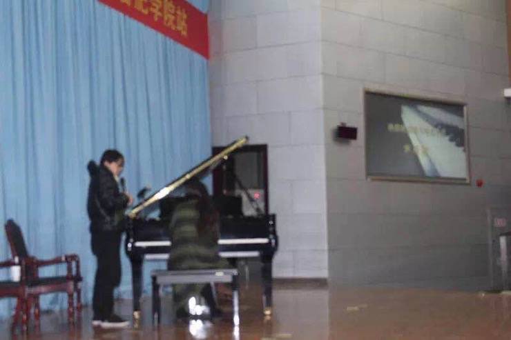 【报道】从师而不惑|QG刮刮乐艺术家宋思衡安徽巡讲·合肥学院站圆满结束。诤悠担