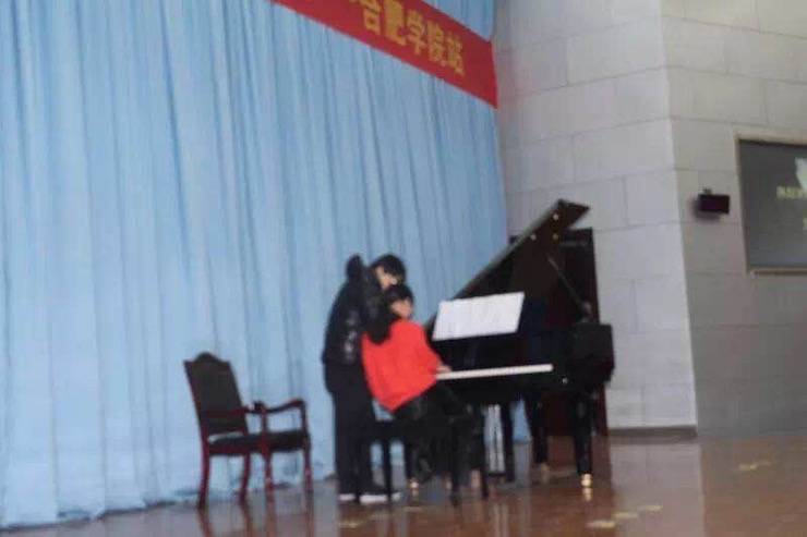 【报道】从师而不惑|QG刮刮乐艺术家宋思衡安徽巡讲·合肥学院站圆满结束。诤悠担