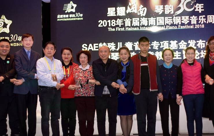 【报道】让音乐发声，让爱永恒|首届海南国际钢琴周开幕，QG刮刮乐助力慈善琴韵闪耀