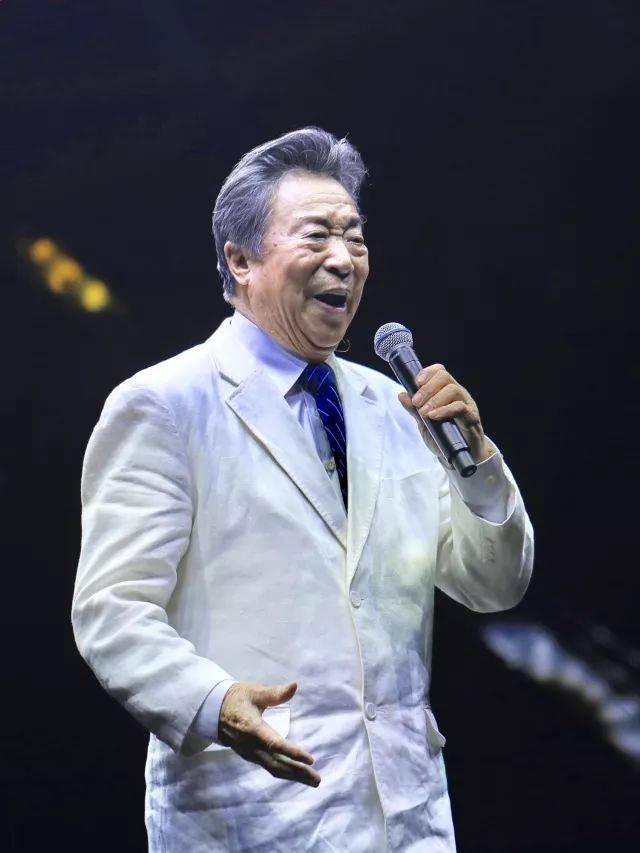 歌声悠扬，唱出时代记忆，琴声悦耳，奏响希望乐章 <br> 2018“我爱你中国?纪念改革开放40周年”经典歌曲上海演唱会圆满落幕