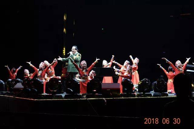 歌声悠扬，唱出时代记忆，琴声悦耳，奏响希望乐章 <br> 2018“我爱你中国?纪念改革开放40周年”经典歌曲上海演唱会圆满落幕