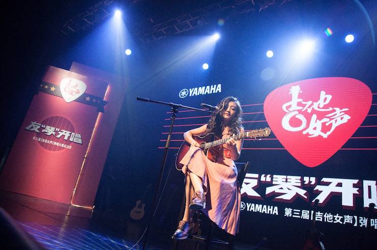 第四届“QG刮刮乐吉他女声弹唱大赛”总冠军出炉<br />温格夺冠，董冬冬担任评委