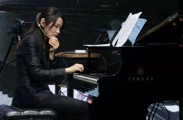 科技推动音乐教育创新，张希教授《古典主义时期钢琴奏鸣曲的演绎》公开课圆满成功