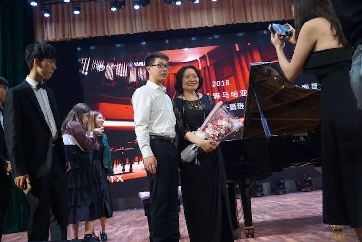 张芳、冯子祥钢琴音乐会