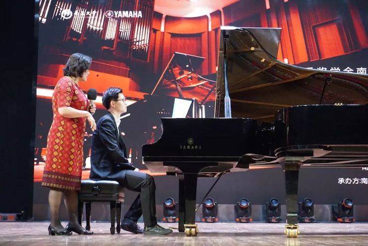 张芳、冯子祥钢琴音乐会