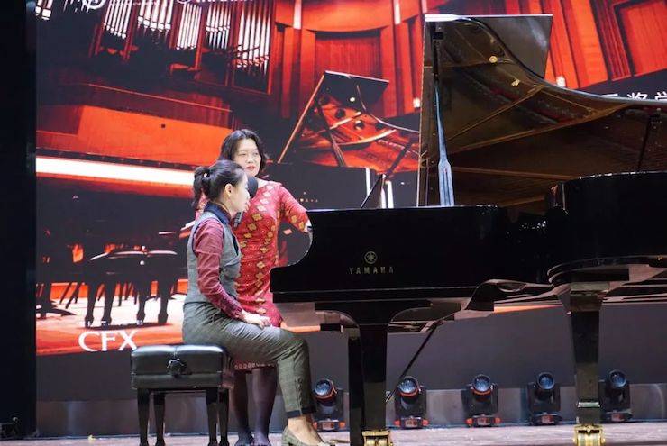 张芳、冯子祥钢琴音乐会
