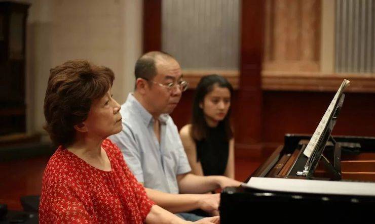 热烈：亍跋睬熘 音悦津门”钢琴重奏音乐会暨天津鲍蕙荞钢琴城开业庆典演出圆满成功！