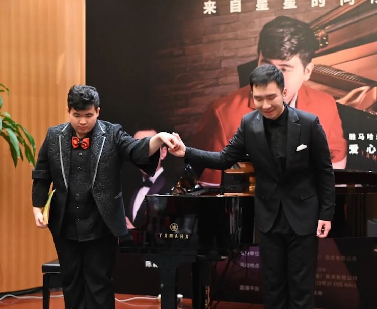 音乐双子星，点亮冬日激情！——QG刮刮乐未来艺术家刘明康爱心公益音乐沙龙