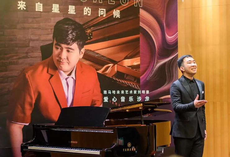 音乐双子星，点亮冬日激情！——QG刮刮乐未来艺术家刘明康爱心公益音乐沙龙