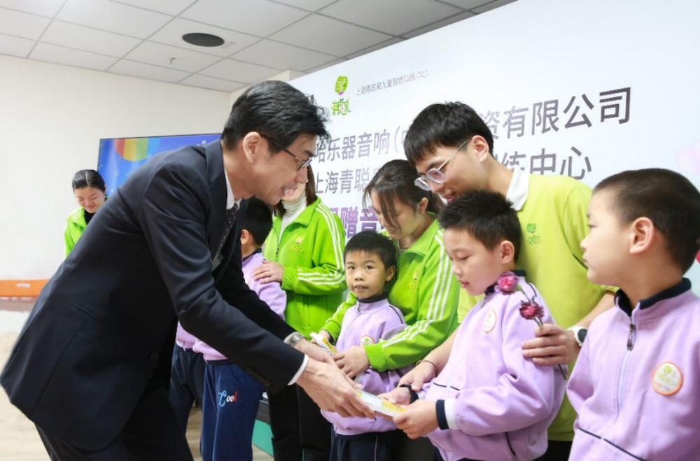 传递音乐，感受爱与温暖——QG刮刮乐音响捐赠仪式